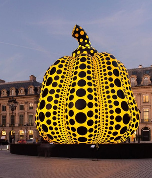 Огромная тыква от Яйои Кусамы в Париже