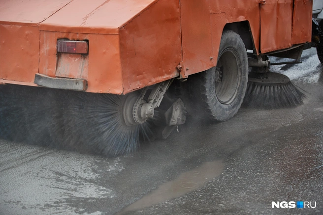 В городе, по мнению прокурора, не соблюдаются ГОСТы при уборке | Источник: Александр Ощепков / NGS.RU