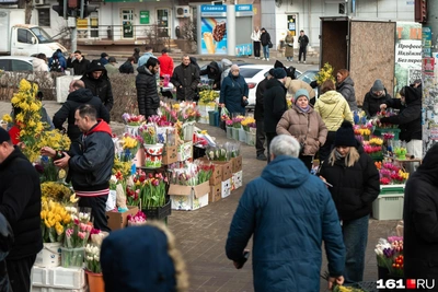 Дончане о затратах на 8 Марта: от цветов до огурцов