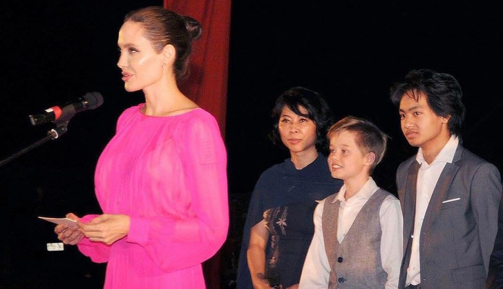 Анджелина Джоли приучила семью питаться пауками и сверчками