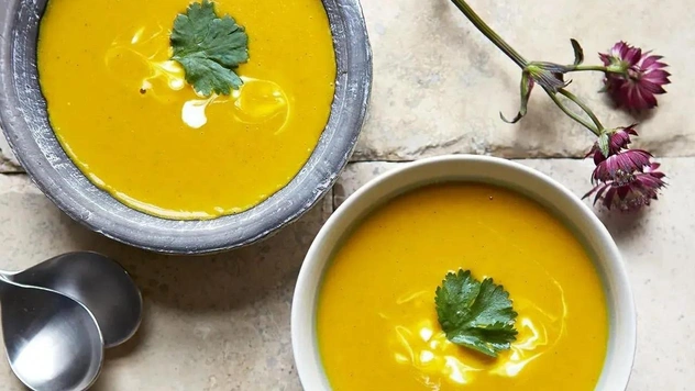 Рецепт дня: пряный тыквенный суп с кокосом