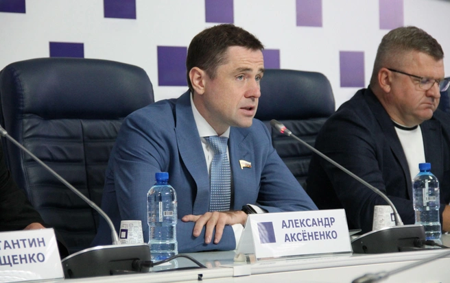 Представители «Справедливой России» уверены, что необходимо принимать меры по сдерживанию роста цен на товары первой необходимости | Источник: Андрей Сегеда / Ольга Коробова