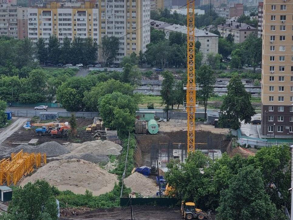 В центре Тюмени на месте пустыря началась масштабная стройка. Что там будет?