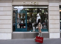 Gucci, Chloe и Loewe оштрафовали из-за цен