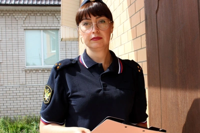 Судебные приставы Смоленска помогли мужчине получить ключи от квартиры