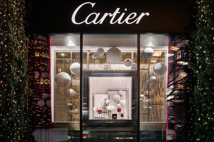 Рождественское оформление бутика Cartier на Петровке (фото 2)