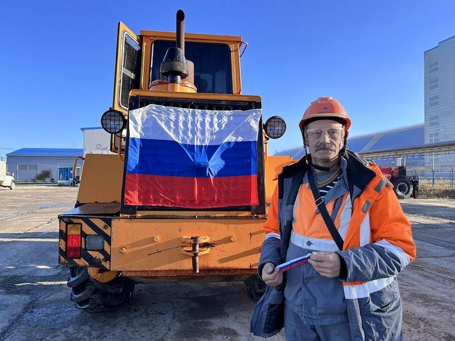 Технику украсили флагами Российской Федерации | Источник: Светлана Иванова