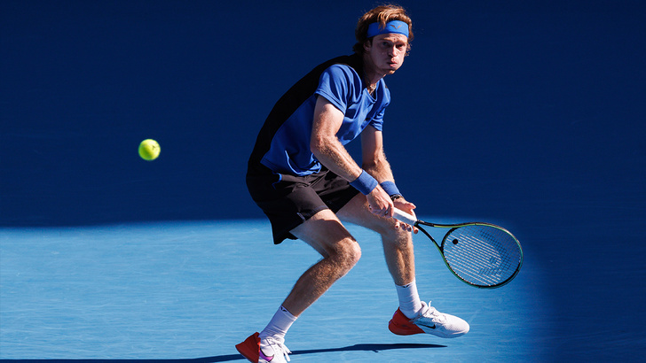 Андрей Рублев в четвертьфинале Australian Open и аванс по новым правилам для россиян: главные новости 24 января одной строкой