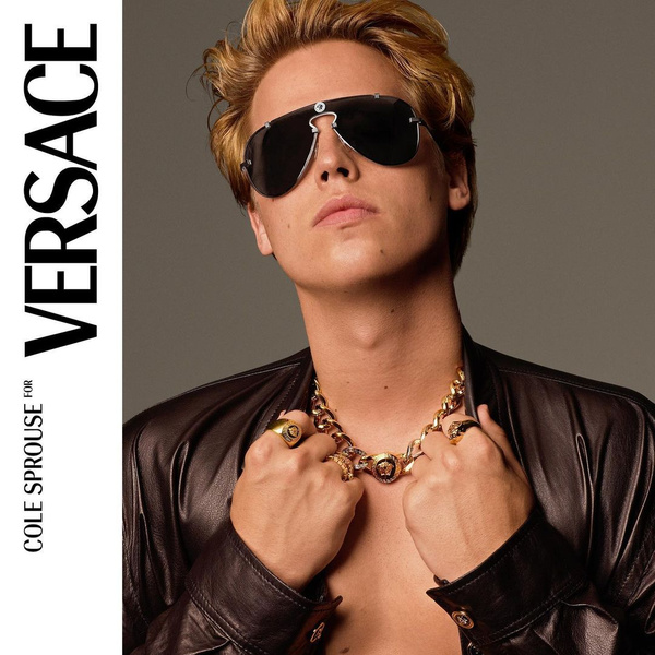 Очень сексуальный Коул Спроус — новое лицо Versace 🤤 Скорее смотри фото, но не обожгись 🔥