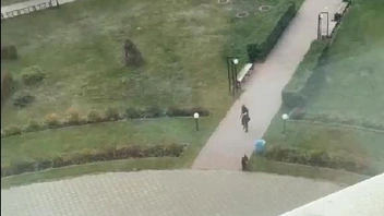 Люди прятались в кабинетах, один из очевидцев снял, как стрелок направляется в восьмой корпус | Источник: очевидец случившегося