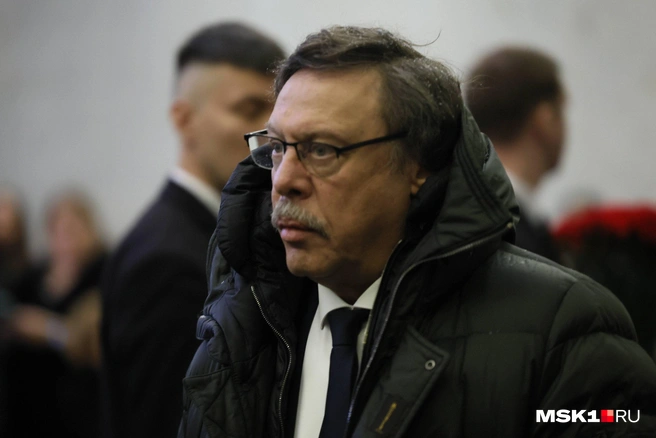Проститься с Падвой пришел заслуженный юрист и бывший представитель правительства Михаил Барщевский | Источник: Артём Устюжанин / MSK1.RU