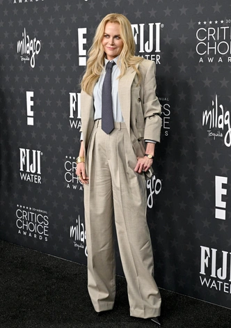 Брючный костюм снова в моде — и теперь он про ауру и власть, а не офис