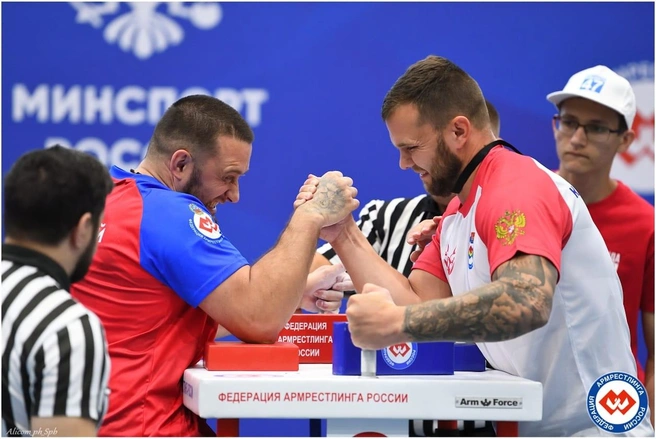 Максим — чемпион и обладатель «Золотой перчатки» по боксу, бронзовый призер по армрестлингу | Источник: фонд «Защитники Отечества»