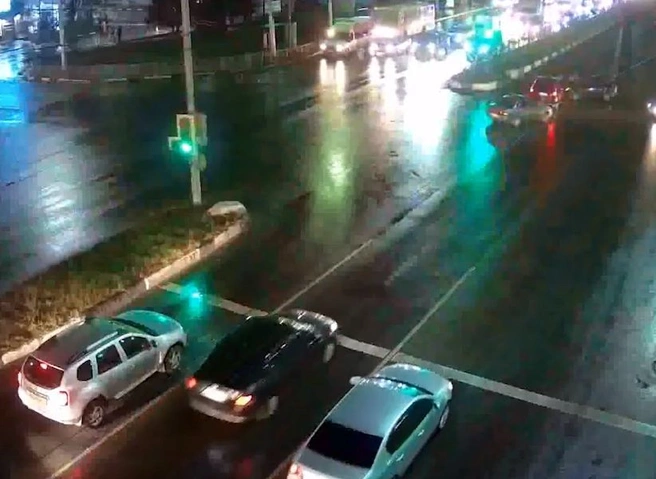 На перекрестке Московского шоссе и улицы Мервинской произошла серия ДТП (видео) | ya62.ru
