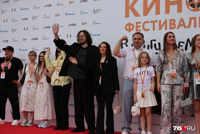 Гости традиционно собрались семьями посмотреть кино | Источник: Александр Куренной / 76.RU
