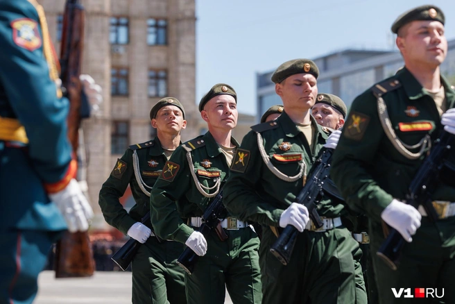 А здесь — гордость и мощь Армии России | Источник: Алексей Волхонский / V1.RU