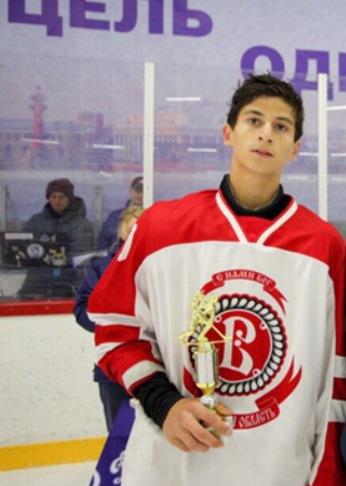 Выпал из окна накануне игры: полиция Канады расследует загадочную смерть 18-летнего хоккеиста Абакара Казбекова