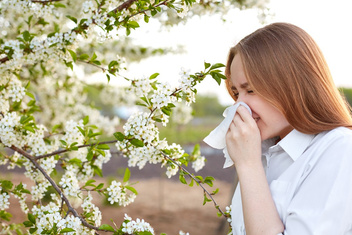 «Я могу умереть от плача или смеха»: как живет женщина с аллергией на собственные эмоции