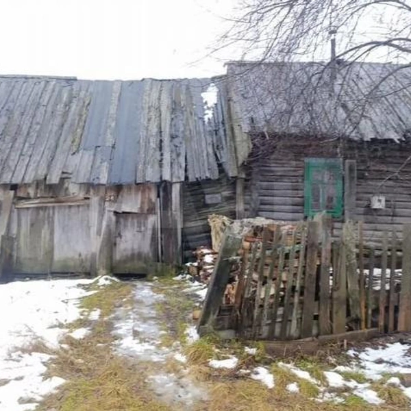 Видно, что просела крыша | Источник: Avito.ru