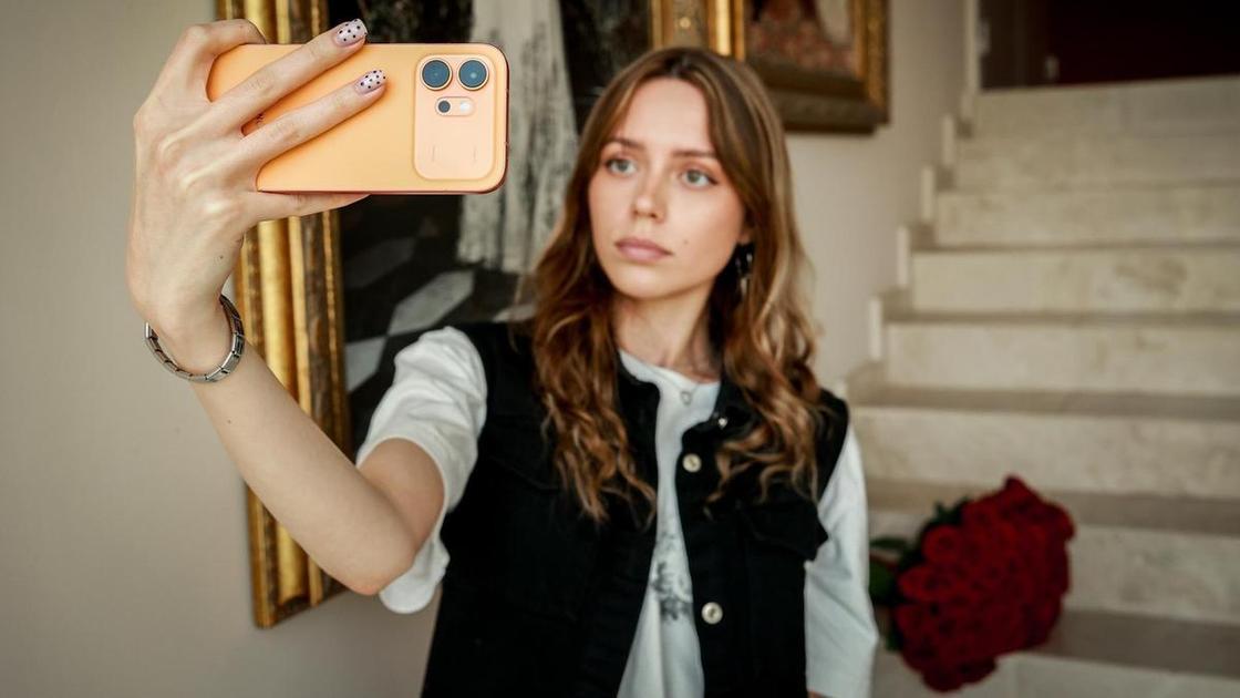 Яркий аксессуар для яркой девушки: обзор нового HONOR 600