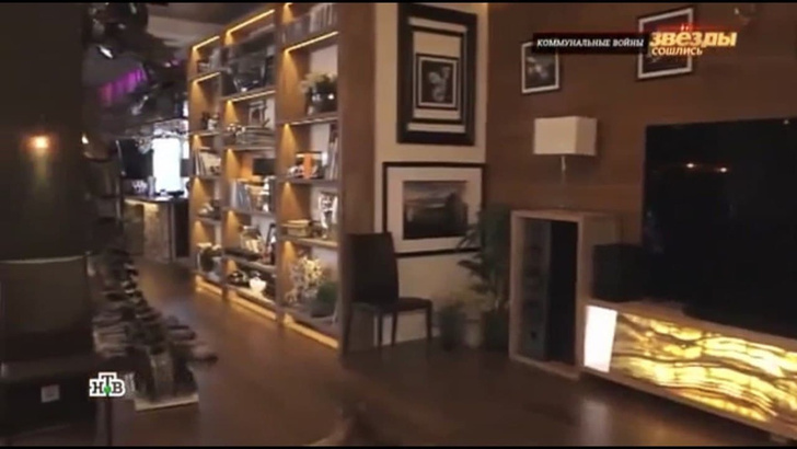 200 квадратов, камин и робот в гостиной: Сергей Астахов показал квартиру в Москве