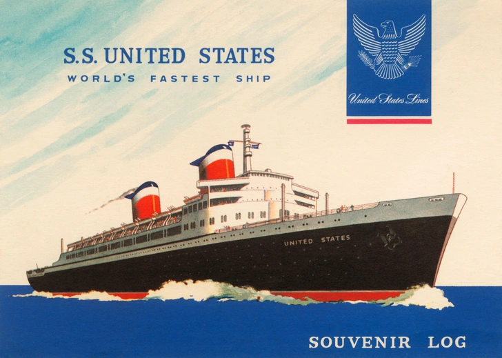 Сувенирный буклет с изображением SS United States. Лайнер не раз снимали в кино. В частности, он появляется в кадре в таких фильмах, как «Сабрина» (1954), «Джентльмены женятся на брюнетках» (1955) и «Вестсайдская история» (1961) | Источник: Buyenlarge/Getty Images