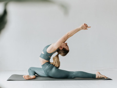 Пошаговое руководство по стройности: 5 поз йоги для подтянутой талии