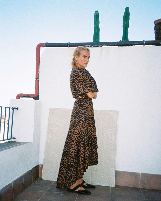 Фото №1 - Statement dress: Бланка Миро в леопардовом платье Ganni