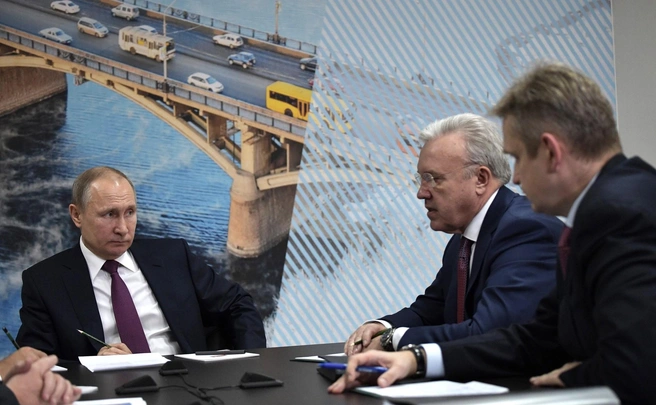 Губернатор Александр Усс тогда был врио | Источник: kremlin.ru