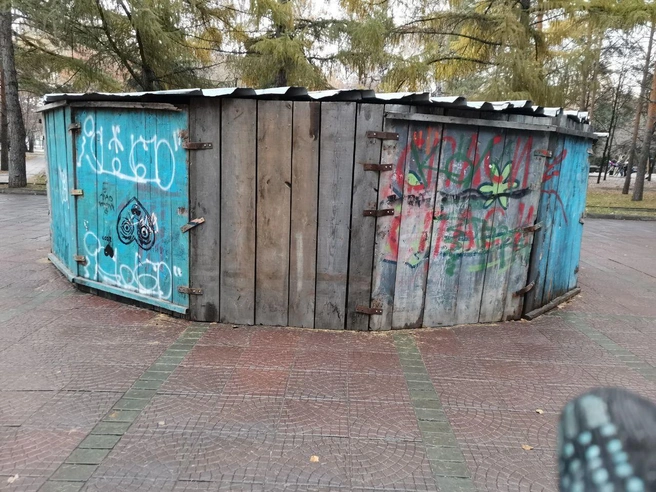 Прежний вид ограждения до росписи. | Источник: Ирина Каменева