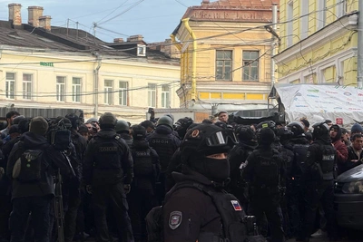 Рейд силовиков вышел за пределы Сенного рынка