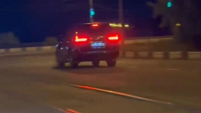 В своей последней попытке водитель Lexus почему-то не сумел эффективно замедлить автомобиль и упустил драгоценное время | Источник: читатель E1.RU