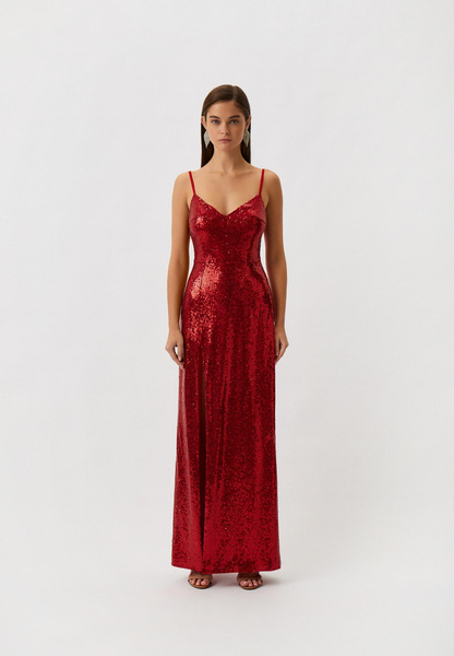 Красное платье с пайетками и высоким разрезом
