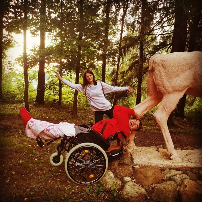 Жена не решилась бросить актера, когда он восстанавливался после падения с пятого этажа | Источник: kazakovfly / Instagram (экстремистская организация, деятельность запрещена на территории РФ)