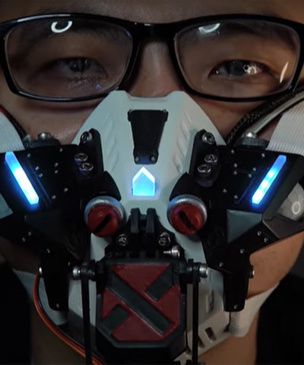 Видеоблогер создал реагирующую на людей маску против коронавируса, как у злодея Бэйна (видео)