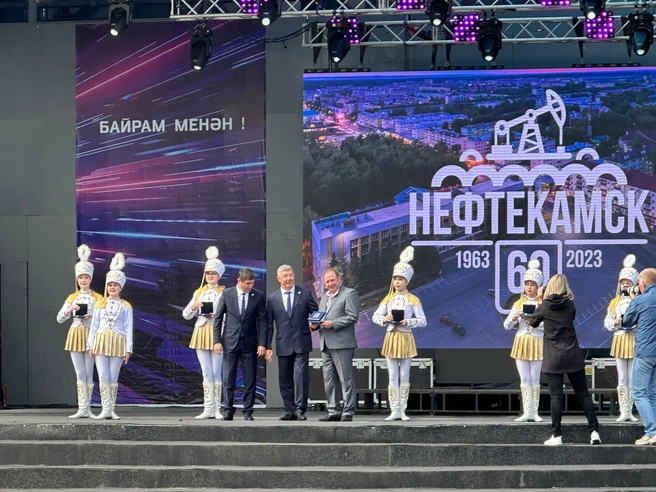 В 2023 году Арсланову вручили звание почетного жителя Нефтекамска | Источник: Центр амбулаторной онкологической помощи Нефтекамска / vk.com