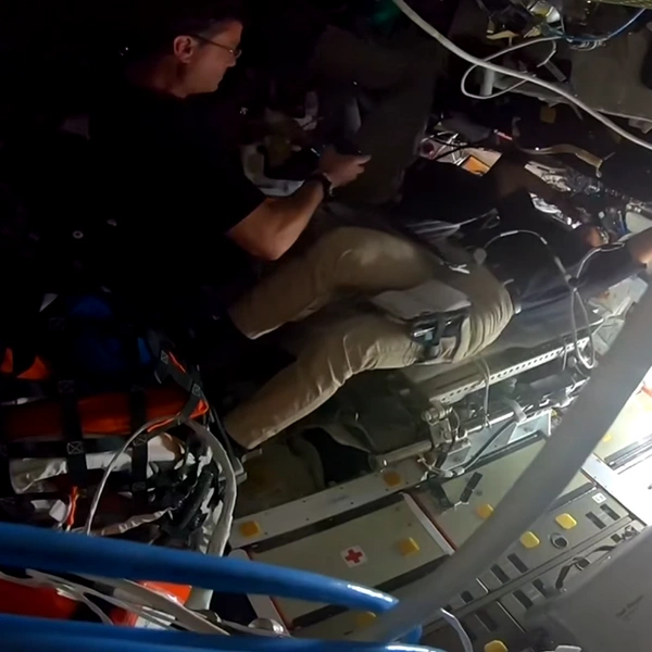 Курс на Землю: корабль «Орион» с экипажем миссии «Артемида-2» успешно облетел Луну и движется домой