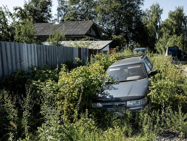 Еще одна машина стала частью местного пейзажа. | Источник: Александр Куренной / 76.RU