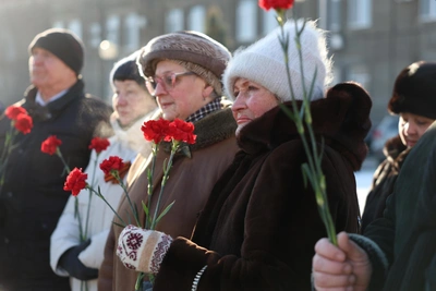 Employees of Red October Pay Tribute to Stalingrad Defenders