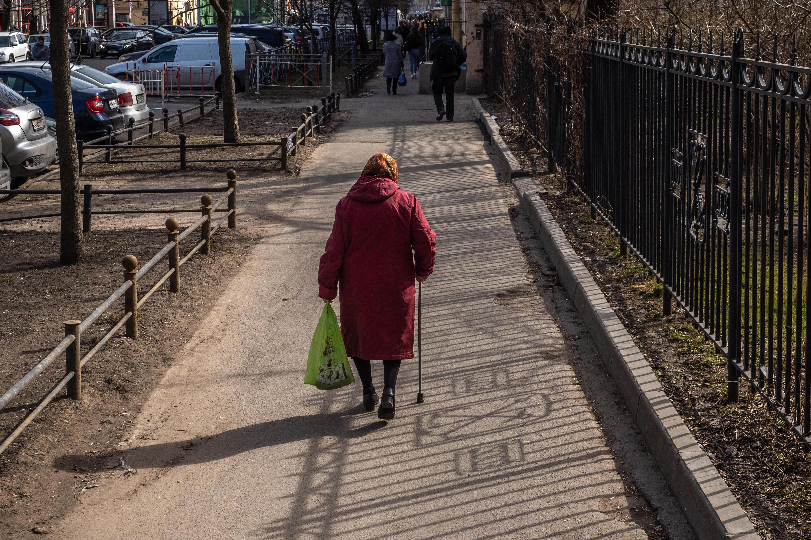 Перевод от сына — повод лишить мать субсидии? Что делать, если чиновники помощь на оплату ЖКУ сочли…