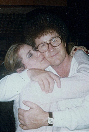 Анжела со своим отцом...