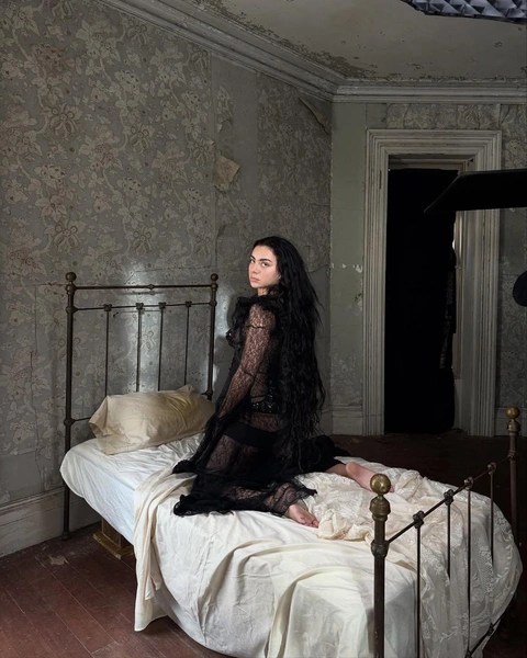 Источник: @charli_xcx