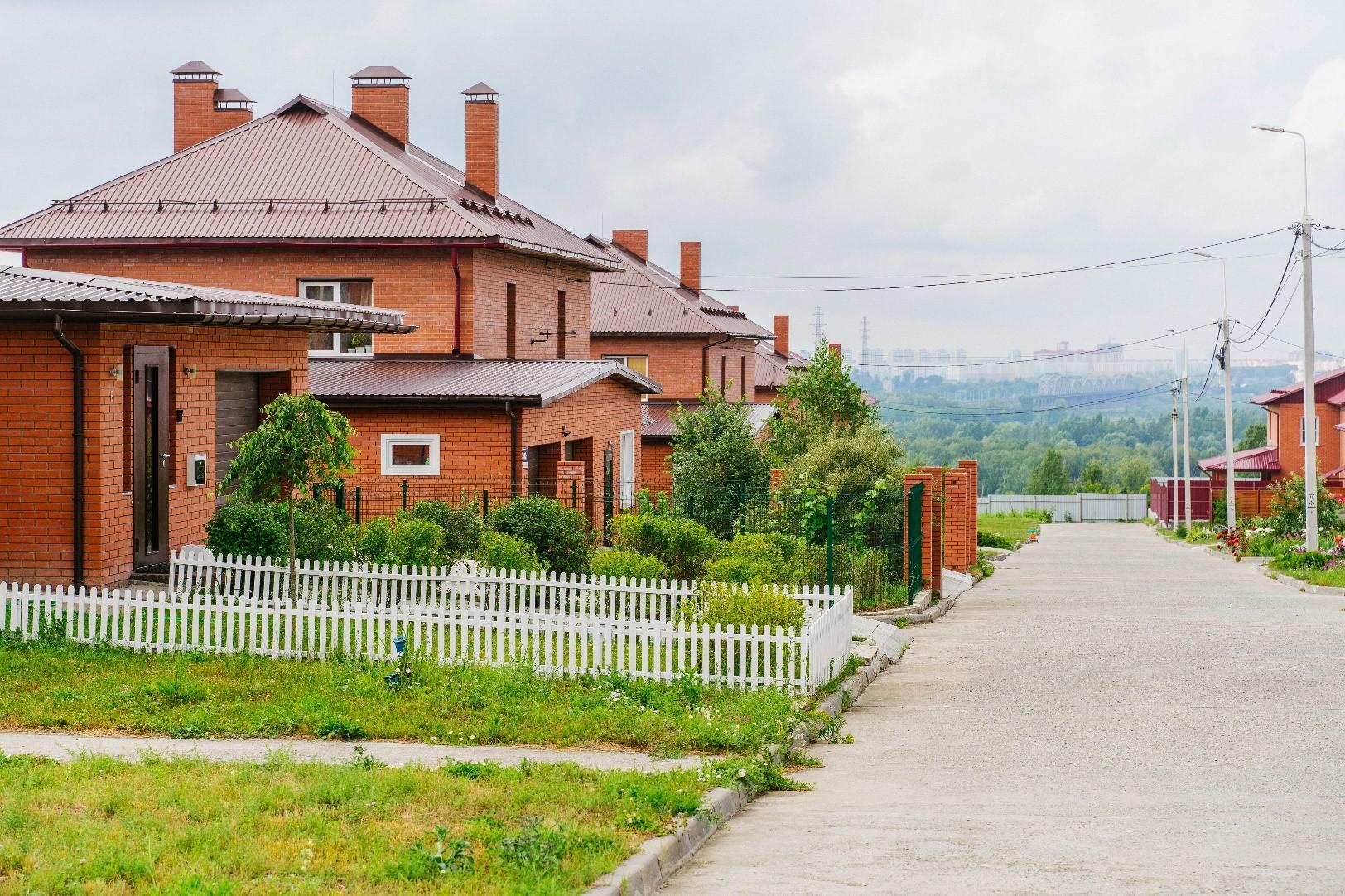 Жить в коттедже, но в городе: в пяти минутах от речного вокзала продают  коттеджи по цене квартиры - 16 июля 2020 - НГС.ру