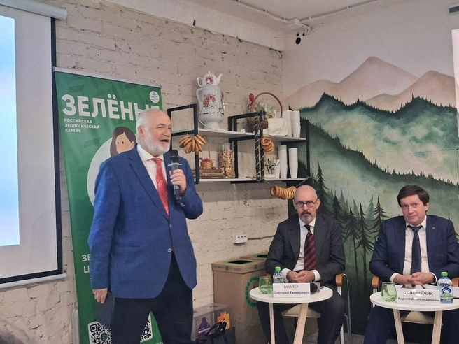 Выступление депутата Михаила Амосова с предложениями по реформе системы обращения с отходами | Источник: Анна Мотовилова / FONTANKA.RU