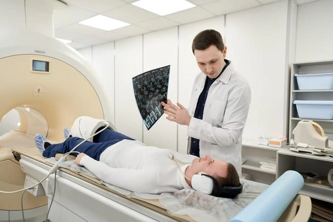 Опытный врач-рентгенолог поможет определить, есть ли причины для волнения | Источник: «МРТ Альянс»