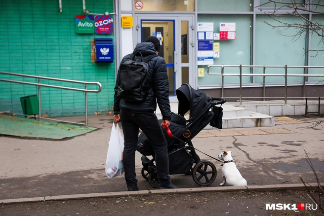 Малыша достали прямо из коляски | Источник: Артем Устюжанин / MSK1.RU