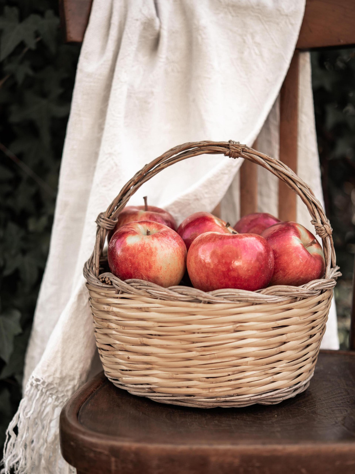 Как правильно собирать и хранить яблоки, чтобы они не портились — берите на заметку!