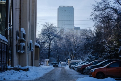 Student Blocks and Bird Courtyard: A Weekday Behind Ufa's Slavy Boulevard