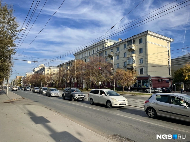 Улицу часто символически называют взлетной полосой | Источник: Алёна Золотухина / NGS.RU