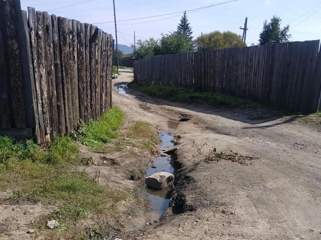 Дороги размыты, «уазик» провалился. Глава забайкальского поселка объяснила, почему экономит деньги на ремонт дорог | Источник: очевидец
